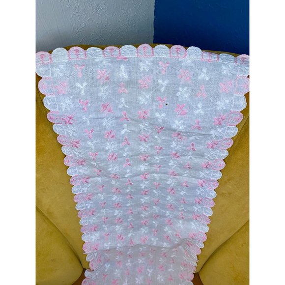 VINTAGE TABLE RUNNER Pink White Embroidered - Scalloped Edge - 38" x 12" -Floral - Picture 3 of 10